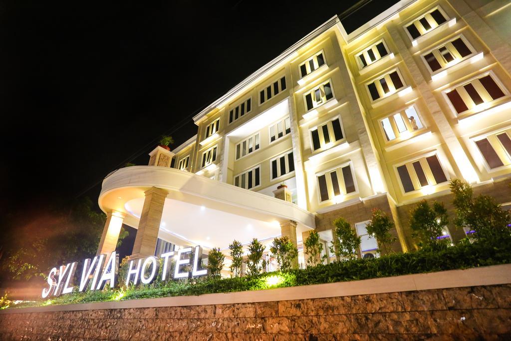 Sylvia Hotel Premier Kupang Купанґ Екстер'єр фото