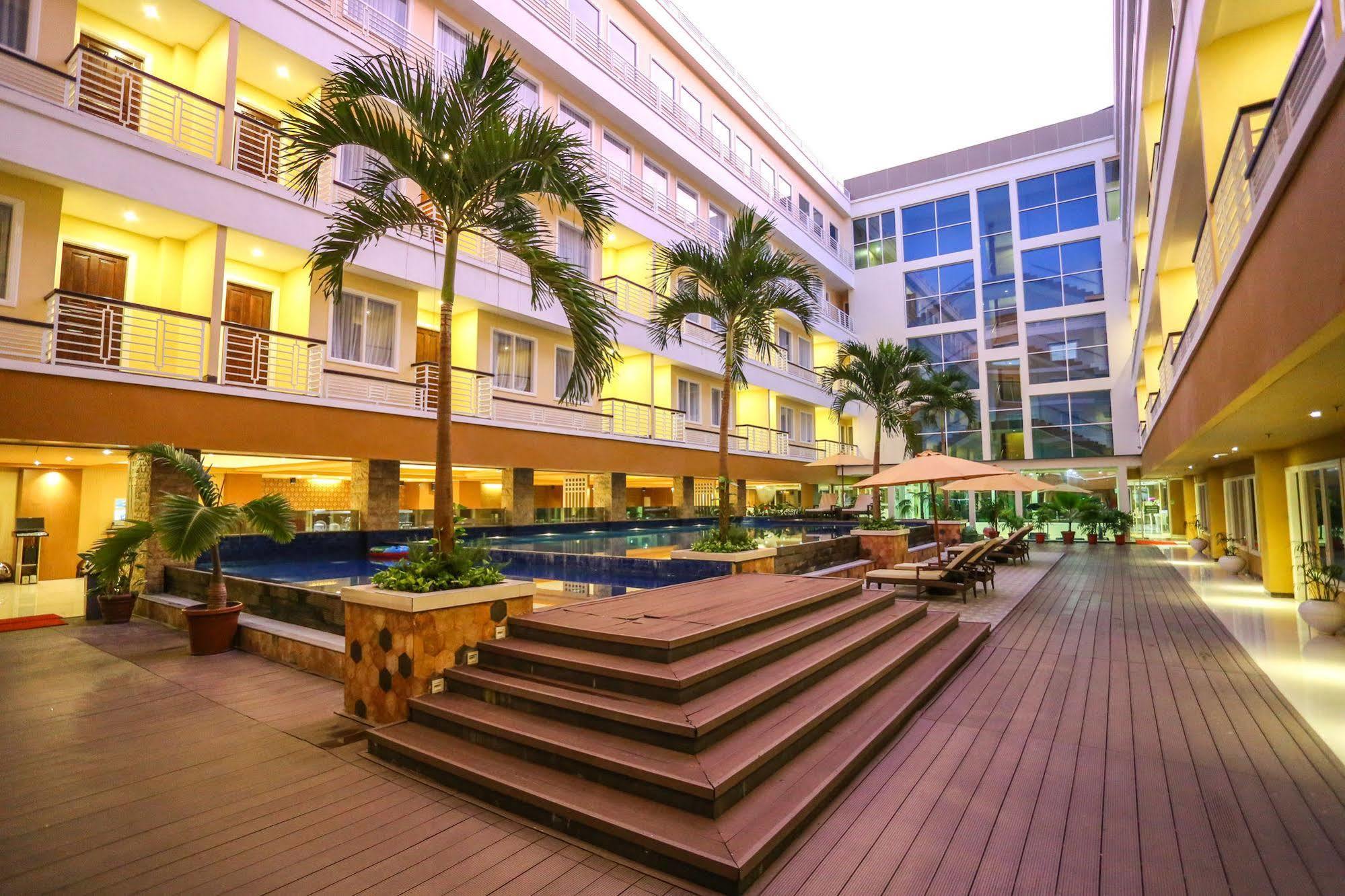 Sylvia Hotel Premier Kupang Купанґ Екстер'єр фото